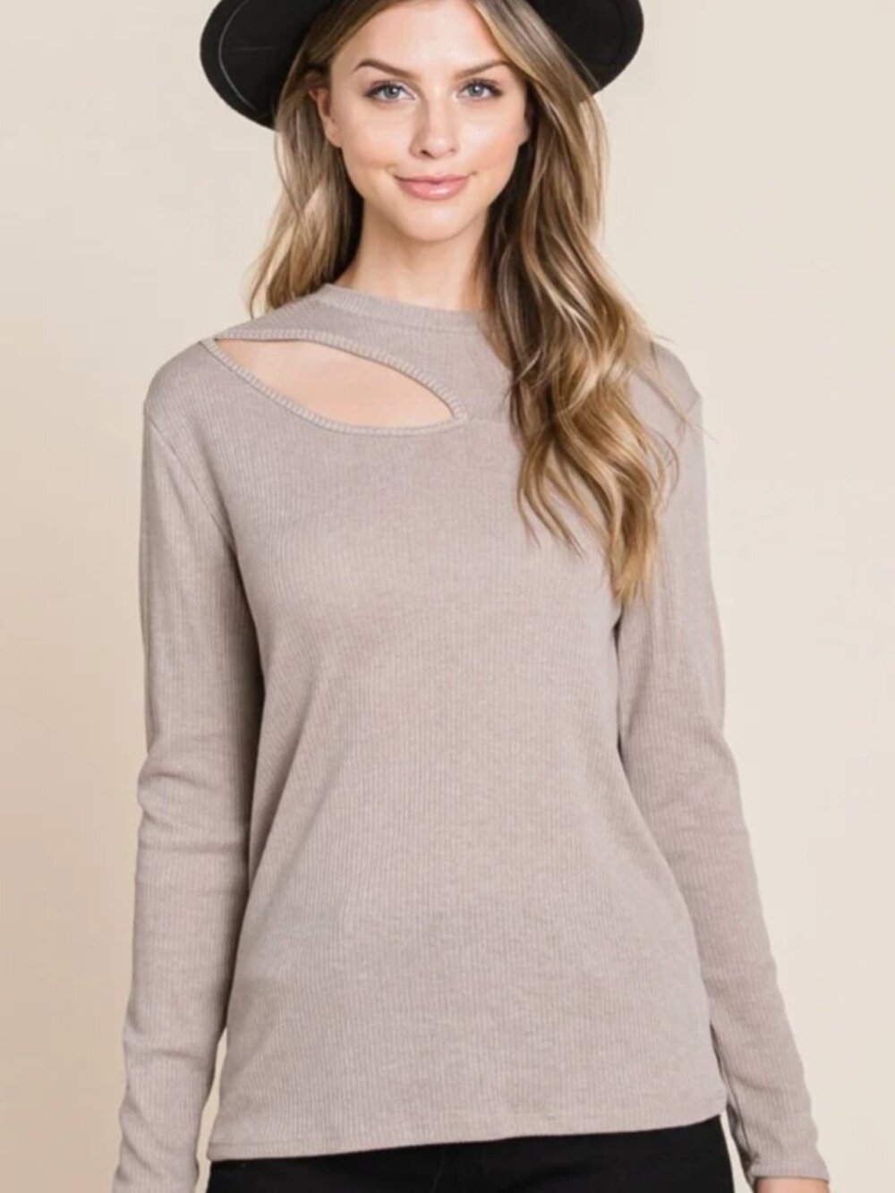Hits The Spot - Ribbed Keyhole Top - Picture 2 of 2